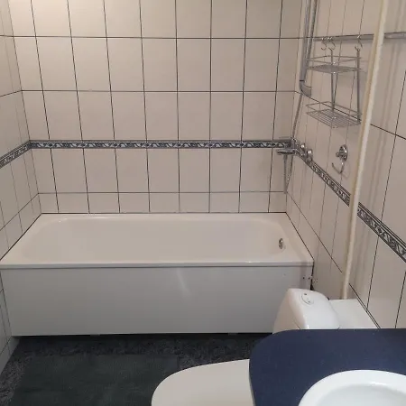 아파트 Gonsiori 3 Tenors *